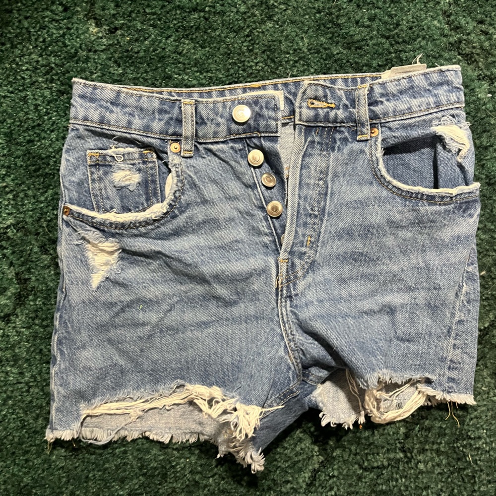 Medium wash HM denim shorts